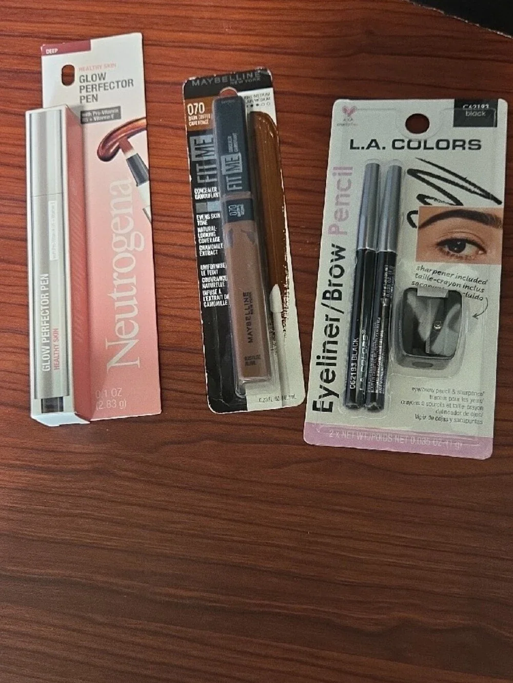 Makeup Lot with Neutrogena/ Real Technique Eye Shade Blend Set & Misc Items (6)
